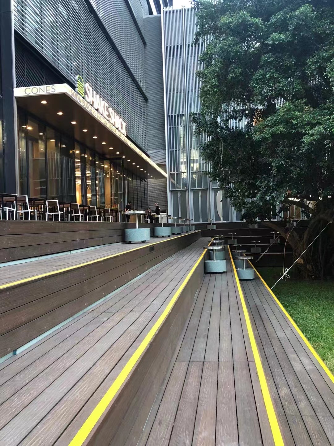 深圳第一家美國(guó)高級(jí)漢堡shakeshack漢堡地面防滑貼　　